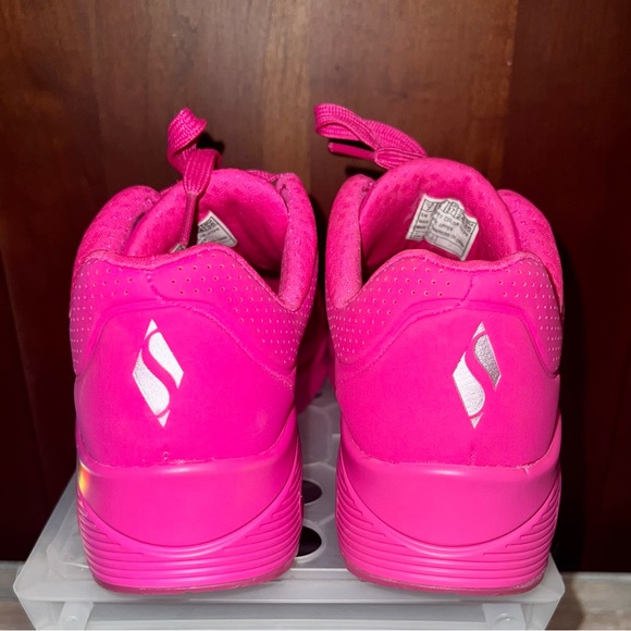 SKECHERS WOMAN SIZE 7 UNO NIGHT SHADES 💗 Color is HOT PINK - Picture 2 of 10